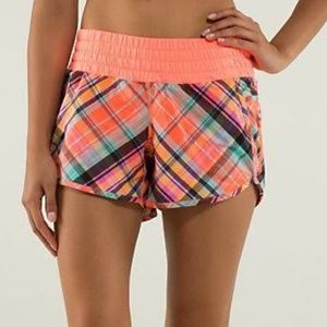 Lululemon Tracker Short II Womens Size 6 Lined